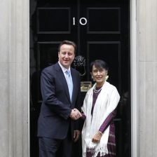 Aung San Suu Kyi with prime minister David Cameron at No 10 Downing Street (photo: AP Photos / Sang Tan) Aung San Suu Kyi with prime minister David Cameron at No 10 Downing Street (phot