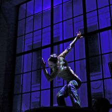 Definitely opera without DJs – dinner jackets, that is... (photo: Matthias Heyde) Definitely opera without DJs – dinner jackets, that is... (photo: Matthias Heyde