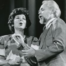 Evelyn Lear with her husband Thomas Stewart at the Kennedy Center, Washington DC in 1981 (Photo: Ray Lustig/Getty Images) Evelyn Lear with her husband Thomas Stewart at the Kennedy Center, Washington DC