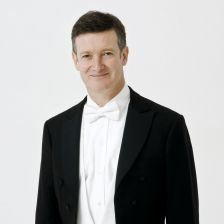 Harry Bicket has been appointed Santa Fe Opera's next chief conductor (photo: Richard Haughton) Harry Bicket named Santa Fe Opera chief conductor