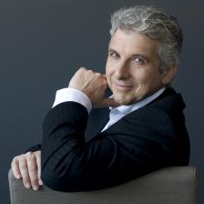 Peter Oundjian takes over in Scotland (Photo: Sian Richards) Peter Oundjian takes over in Scotland (Photo: Sian Richards)