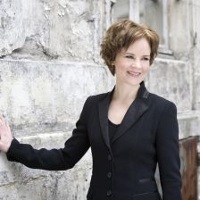 Susanna Mälkki has been appointed the Gulbenkian Orchestra's new principal guest conductor (photo: Simon Fowler) Susanna Mälkki named Gulbenkian Orchestra principal guest conductor