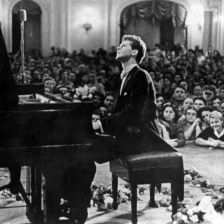 Van Cliburn performing at the Tchaikovsky International Piano Competition in Moscow (photo: Tully Potter Collection) Obituary: Van Cliburn, pianist