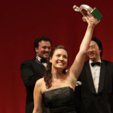 Soprano Sonya Yoncheva celebrates (photo: Marco Brescia - Teatro alla Scala) Soprano Sonya Yoncheva celebrates (photo: Marco Brescia - Teatro alla Scala)