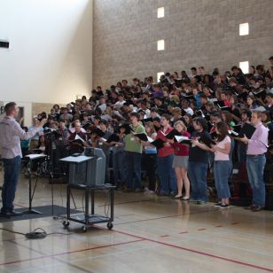 Matt Oltman rehearses the choir at Chanticleer’s first National Youth Choral Festival (photo: courtesy Chanticleer Matt Oltman rehearses the choir at Chanticleer’s first National Youth Choral Fes