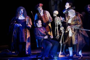 Opera North's new production of Ruddigore (photo: Robert Workman) Opera North's new production of Ruddigore (photo: Robert Workman)