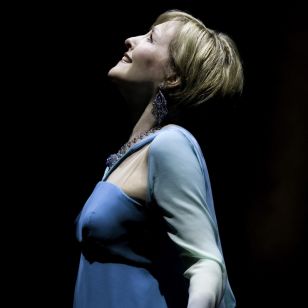 Frederica von Stade takes a bow (photo: Eric Melear) Frederica von Stade takes a bow (photo: Eric Melear)